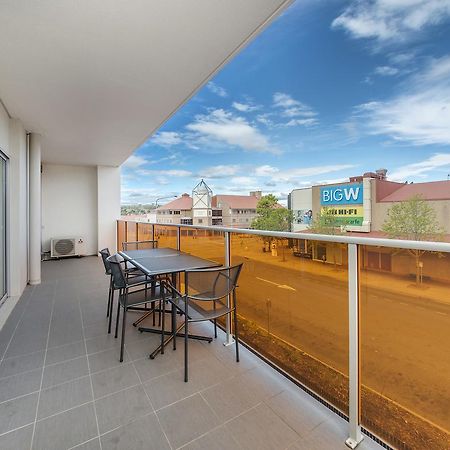 Abode Tuggeranong Aparthotel Canberra Exterior foto