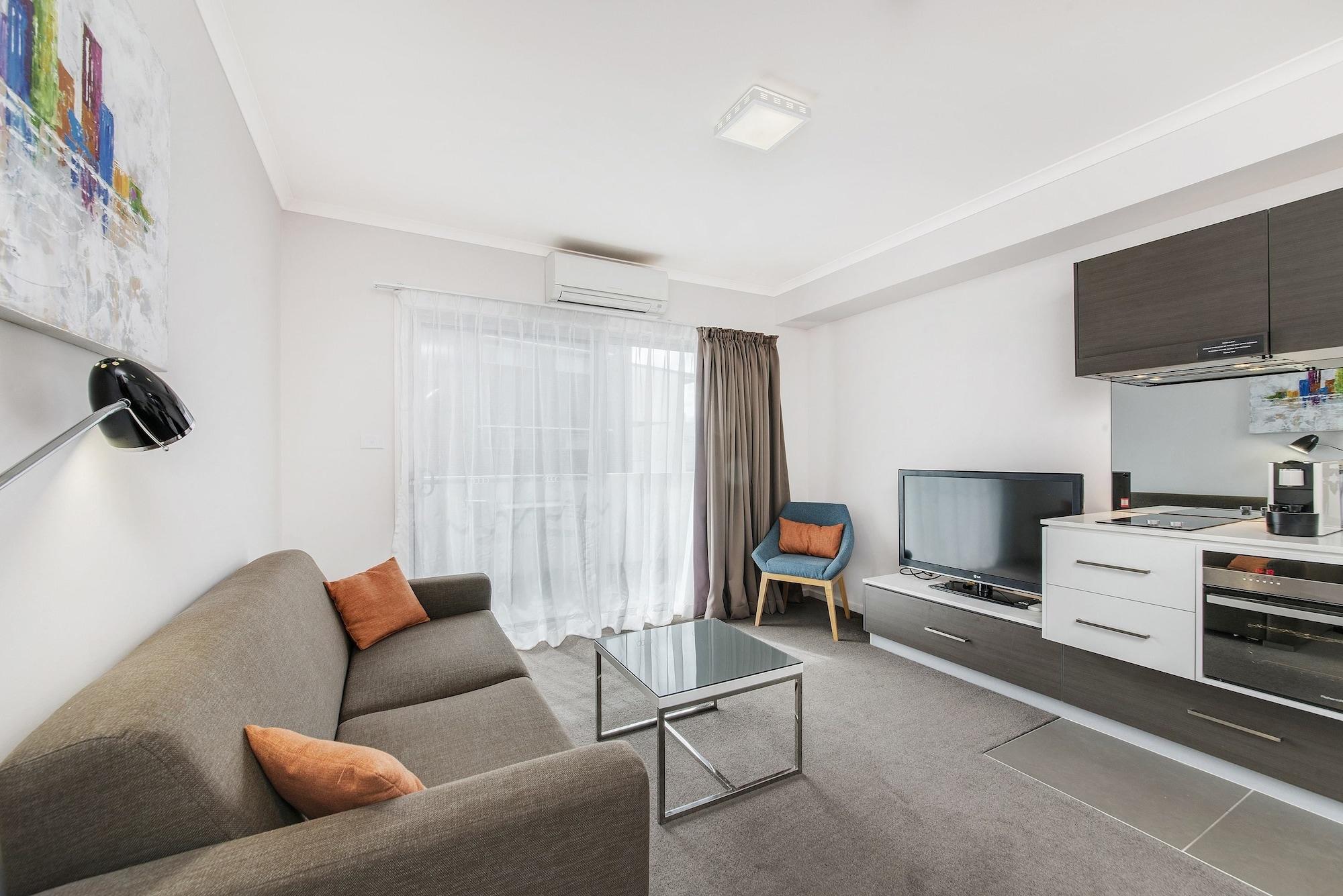 Abode Tuggeranong Aparthotel Canberra Exterior foto