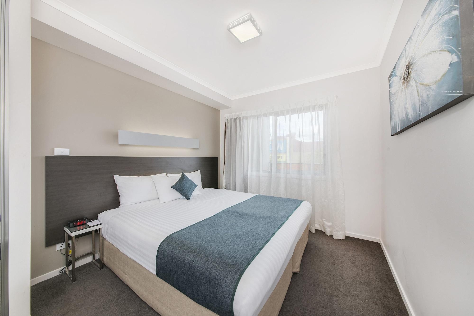 Abode Tuggeranong Aparthotel Canberra Exterior foto