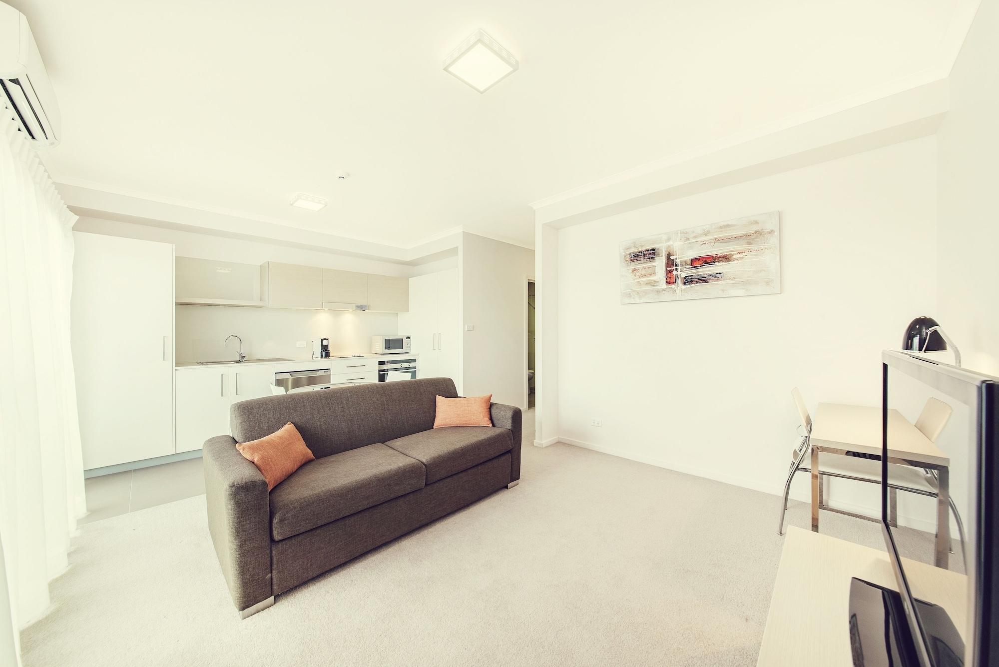 Abode Tuggeranong Aparthotel Canberra Exterior foto
