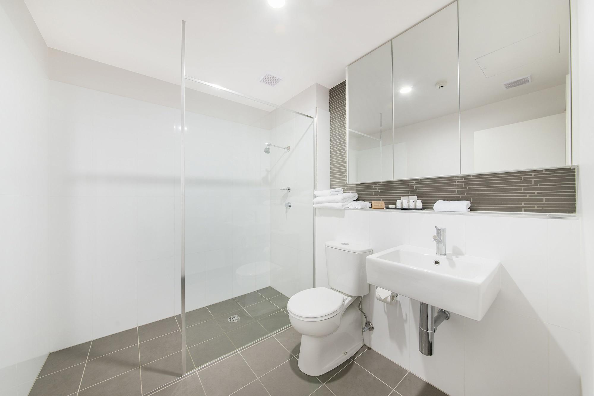 Abode Tuggeranong Aparthotel Canberra Exterior foto