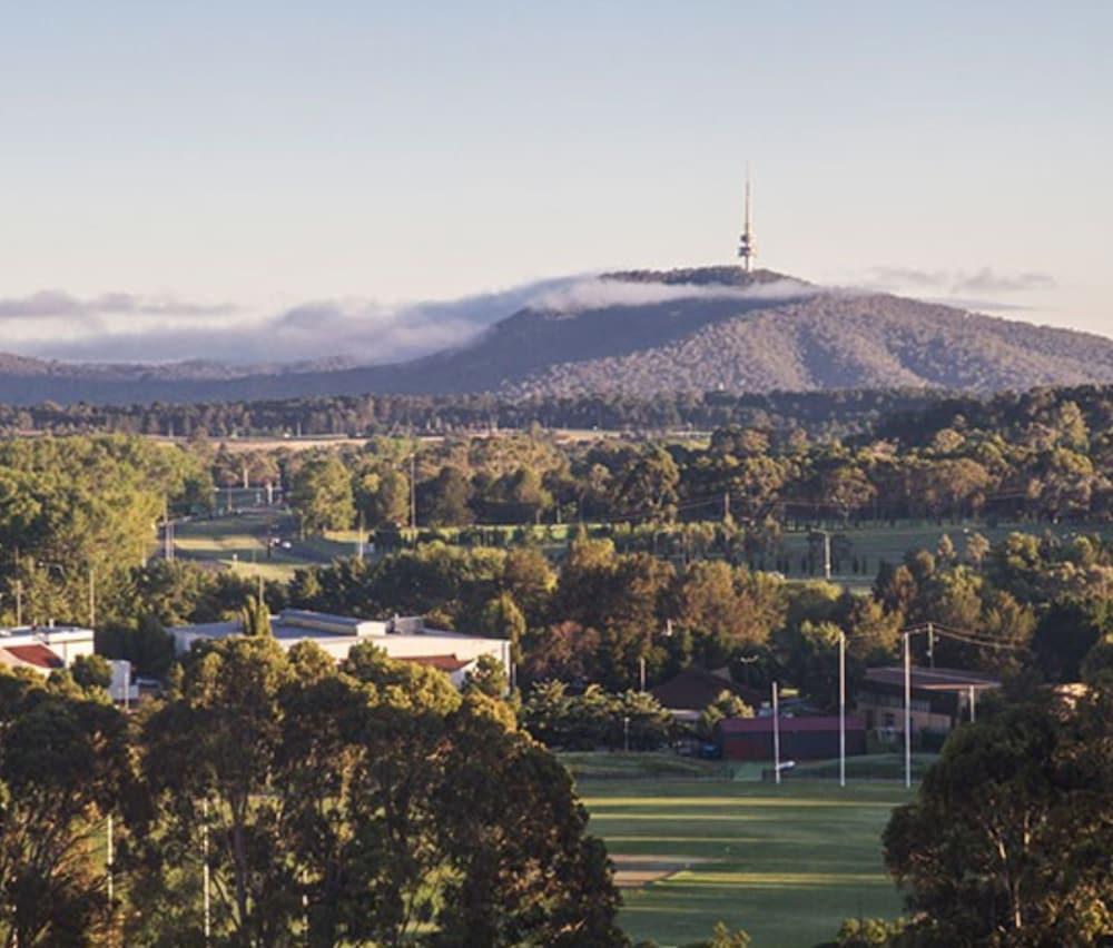 Abode Tuggeranong Aparthotel Canberra Exterior foto