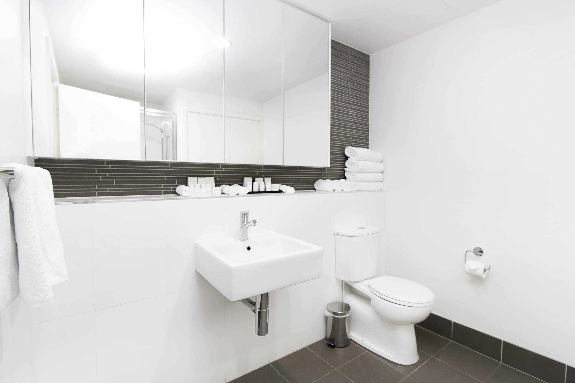 Abode Tuggeranong Aparthotel Canberra Exterior foto
