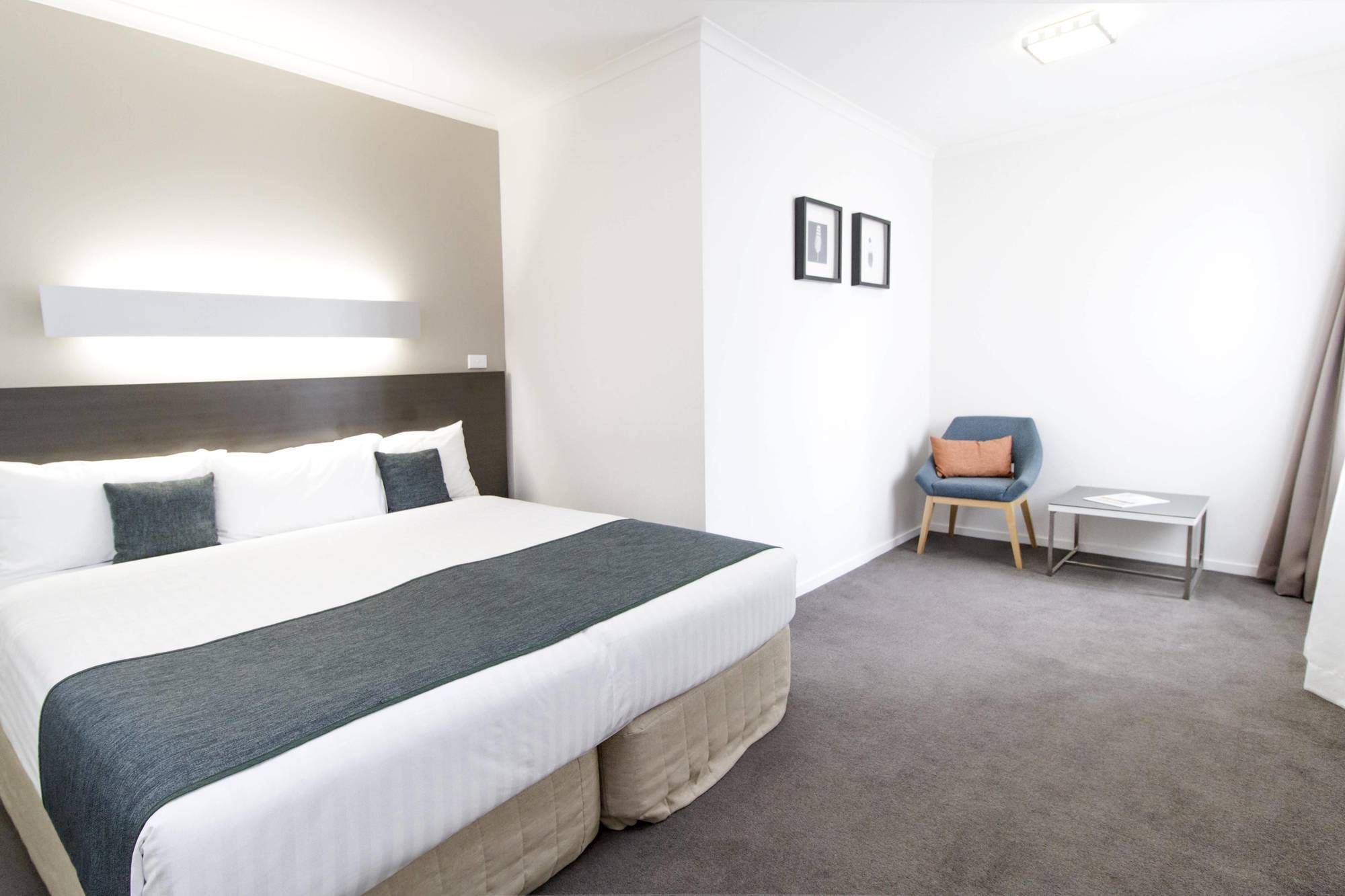 Abode Tuggeranong Aparthotel Canberra Exterior foto