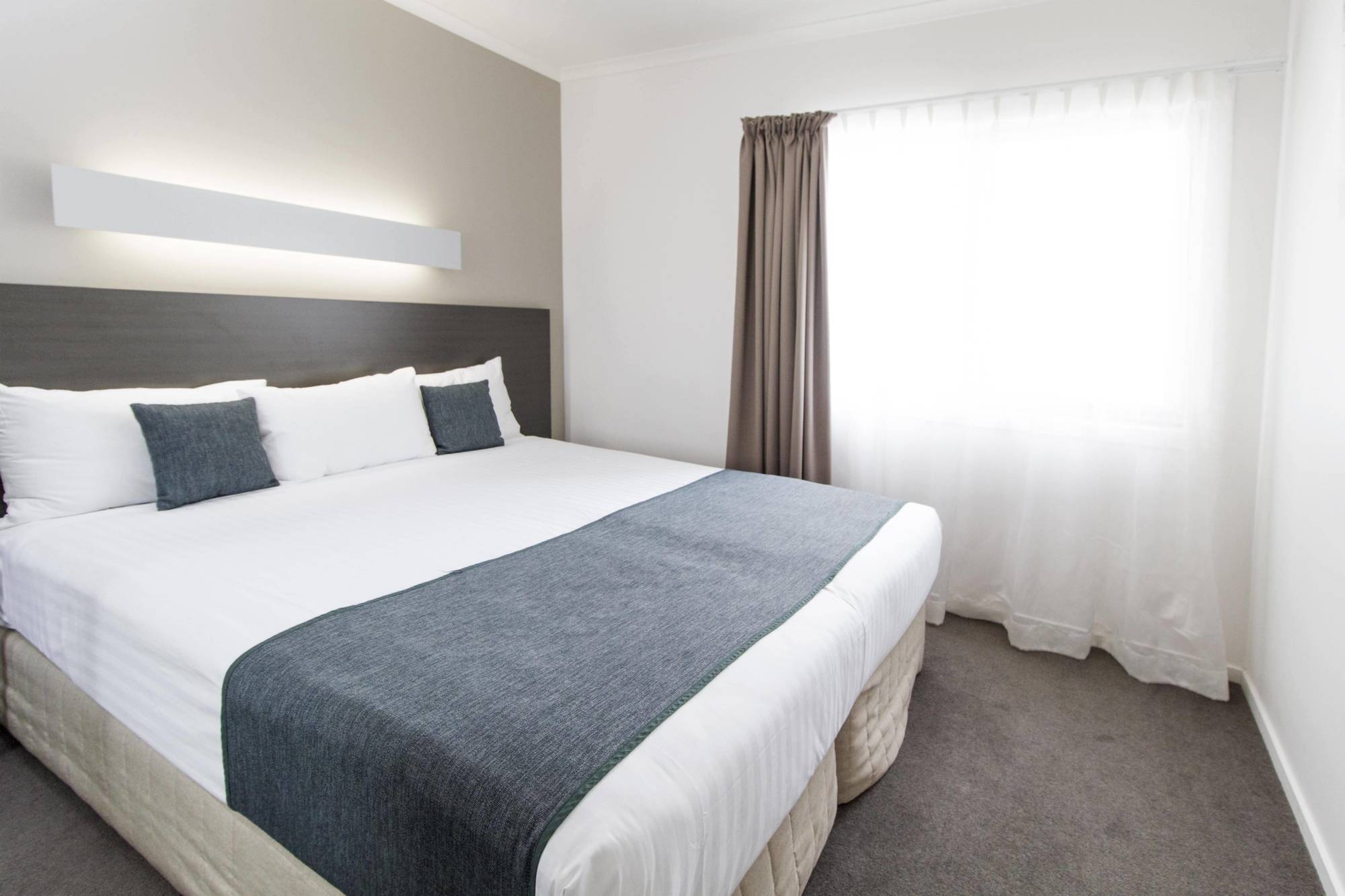 Abode Tuggeranong Aparthotel Canberra Exterior foto